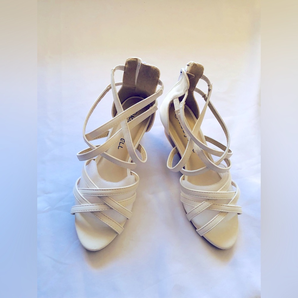 New womens size 7 white Kiss & Tell crisscross jamea wedge sandal